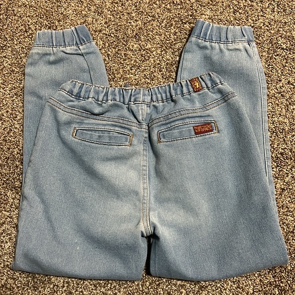 7 For All Mankind pull on pants - Picture 4 of 5